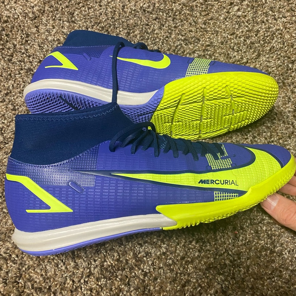 Nike indoor soccer mercurial shoes